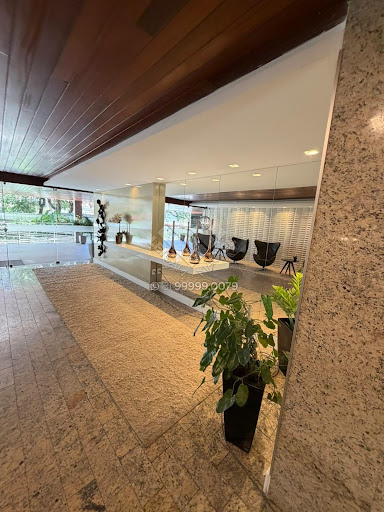 Compre Apartamento a bvenda no Edf. Quinta das Acácias com 152m², 3 quartos (2 suítes), móveis Dell Anno e 3 vagas cobertas. Agende visita com Leicam Maciel Imóveis.