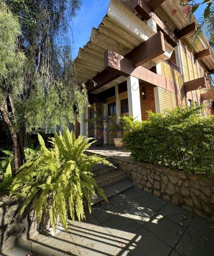 Casa à venda com 5 quartos, 2 suítes, 4 vagas e 578m² no Centro, Sete Lagoas (MG) — foto 2 de 17