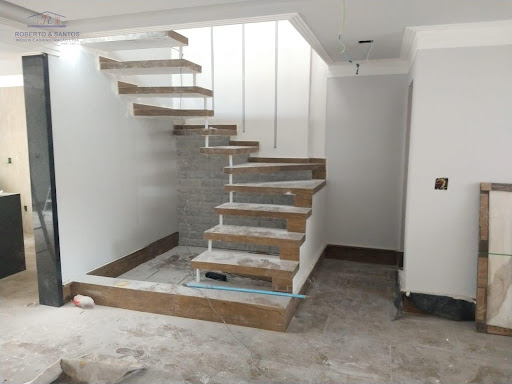 Escadas para os dormitórios