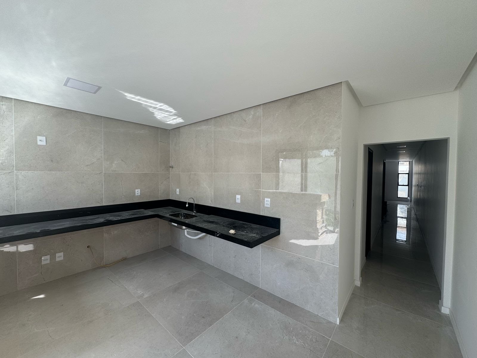Casa à venda com 3 quartos, 3 suítes, 2 vagas e 165m² no Sim, Feira de Santana (BA) — foto 3 de 9