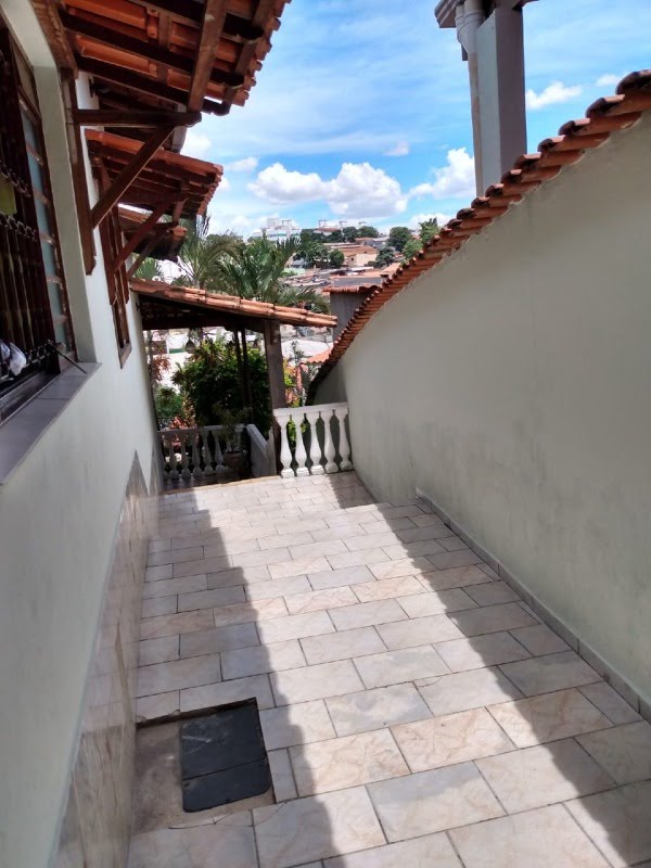 Casa à venda com 3 quartos, 1 suíte, 4 vagas e 240m² no São João Batista, Belo Horizonte (MG) — foto 10 de 13