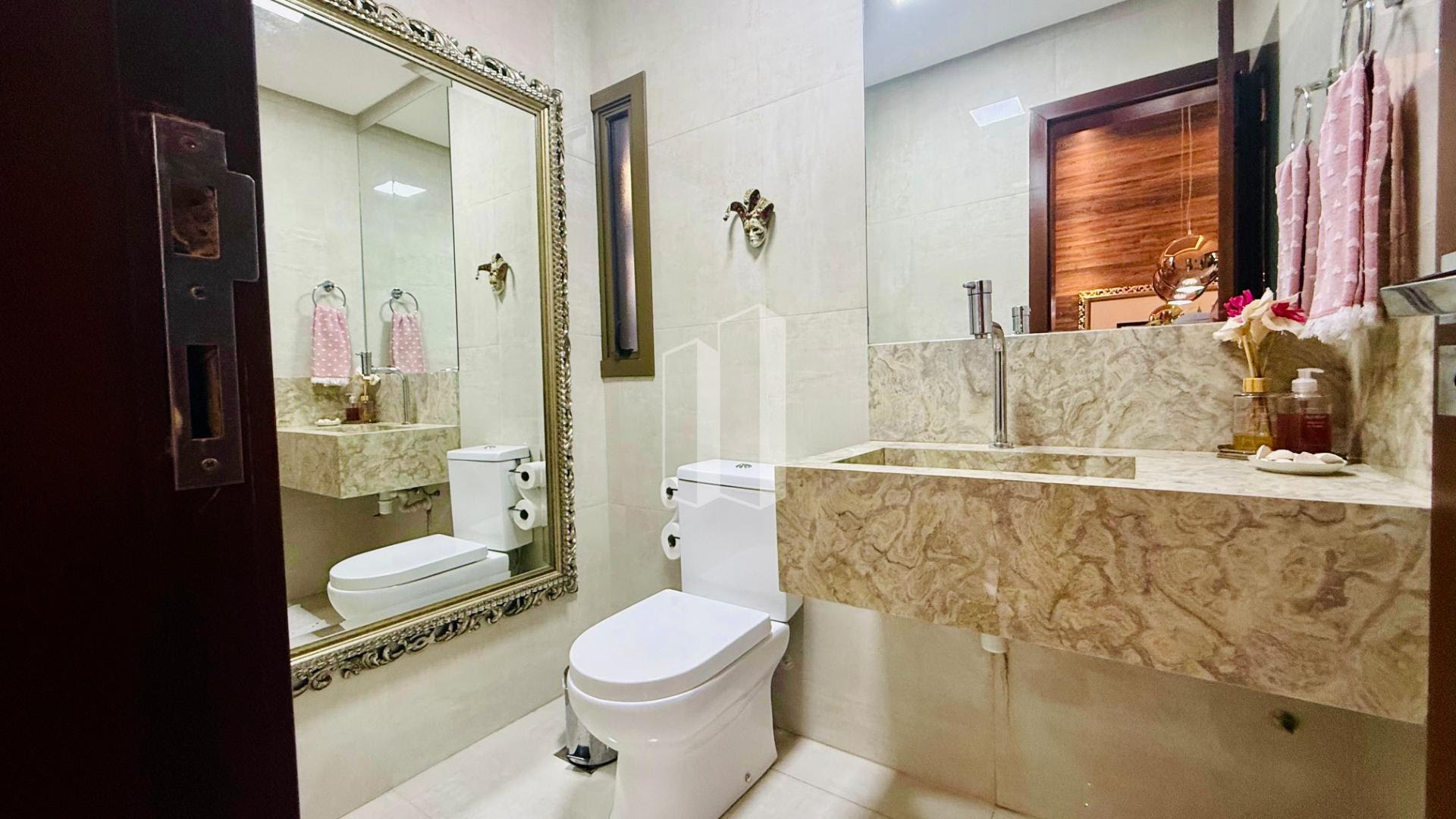 Casa à venda com 3 quartos, 3 suítes, 3 vagas e 240m² no Residencial Goiânia Golfe Clube, Goiânia (GO) — foto 26 de 30