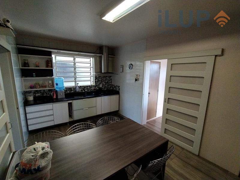 Cozinha com móveis planejados