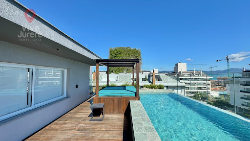Apartamento 3 suítes em Jurerê a poucos passos do mar
