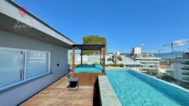 Apartamento 3 suítes em Jurerê a poucos passos do mar