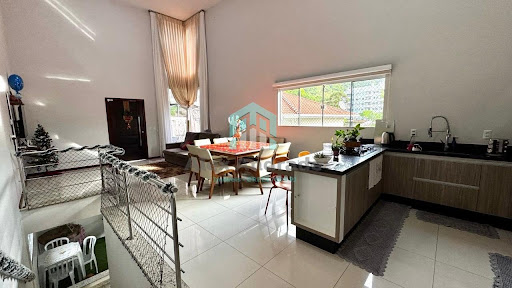 Casa à venda em Rio Caveiras, Biguaçu | 3 dorms, suíte