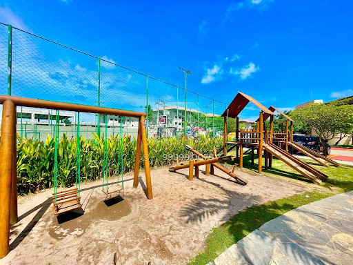 Compre flat térreo à venda em Muro Alto no Nui Supreme. 2 quartos, 1 suíte, Porteira fechada com lazer de resort. Agende visita com Leicam maciel