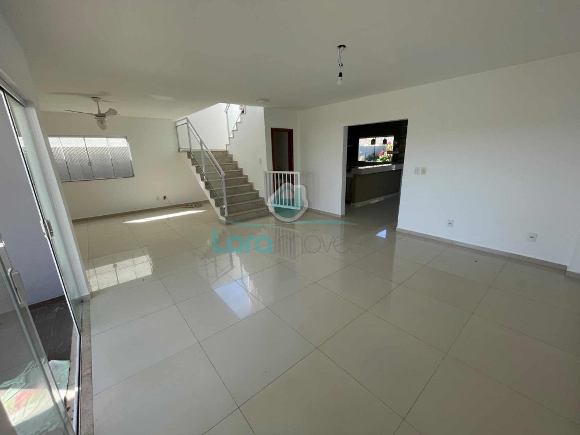 Casa à venda com 3 quartos, 3 suítes, 4 vagas e 182m² no Vale dos Cristais, Macaé (RJ) — foto 3 de 29