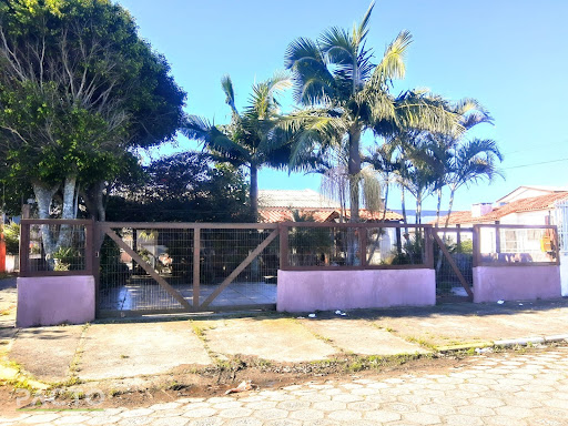 Casa de 3 dormitórios com 210m² no Centro de Balneário Arroio do Silva - Venda e Locação por R$ 390.000