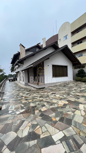 EXCELENTE CASA NO CENTRO | 4 Dormitórios
