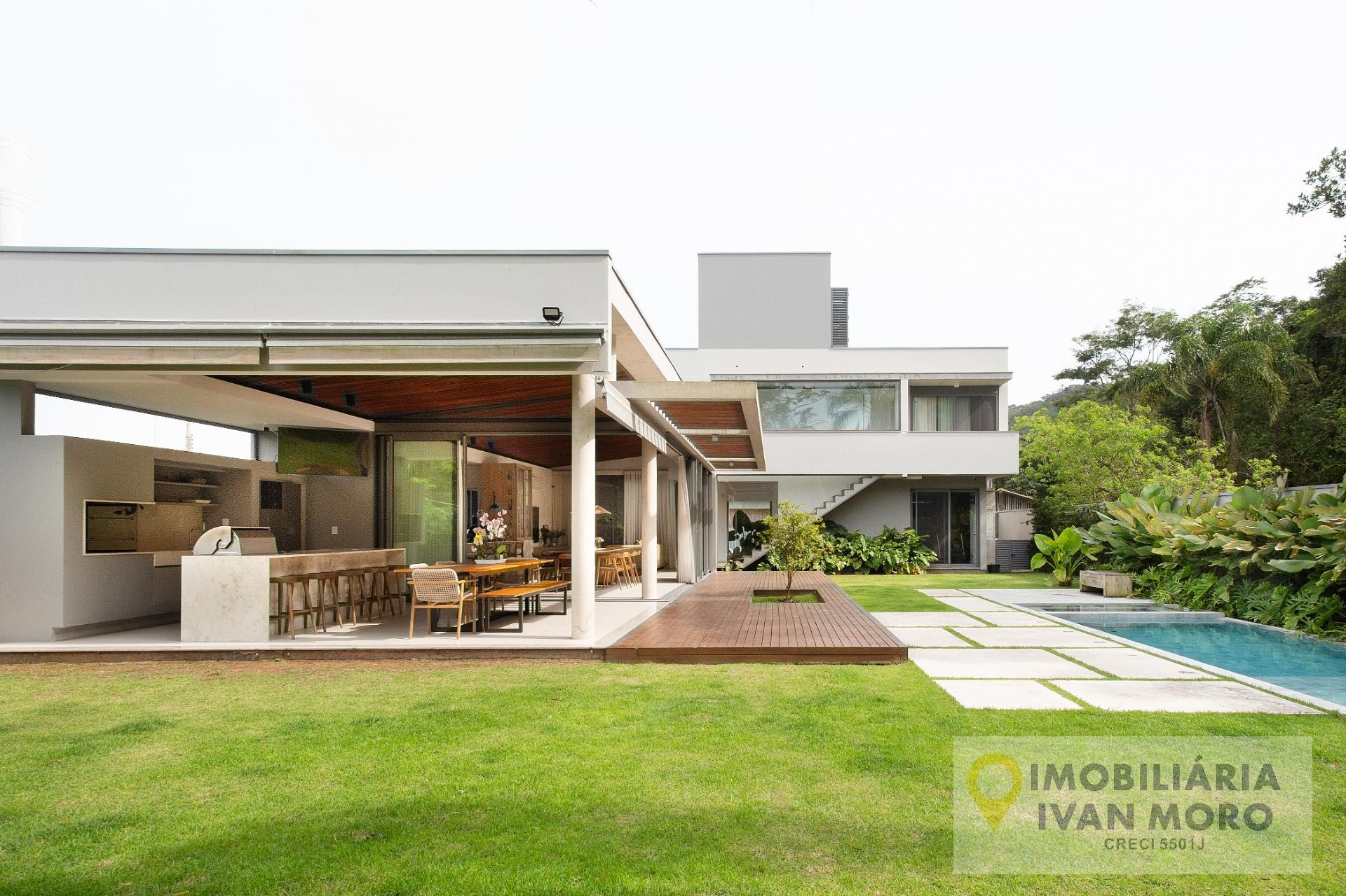 Casa à venda com 4 quartos, 6 banheiros, 4 vagas e 314m² no Cachoeira do Bom Jesus, Florianópolis — foto principal