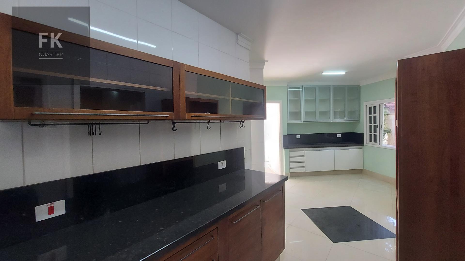 Casa à venda com 5 quartos, 4 suítes, 4 vagas e 250m² no Alphaville Residencial Dois, Barueri (SP) — foto 13 de 30