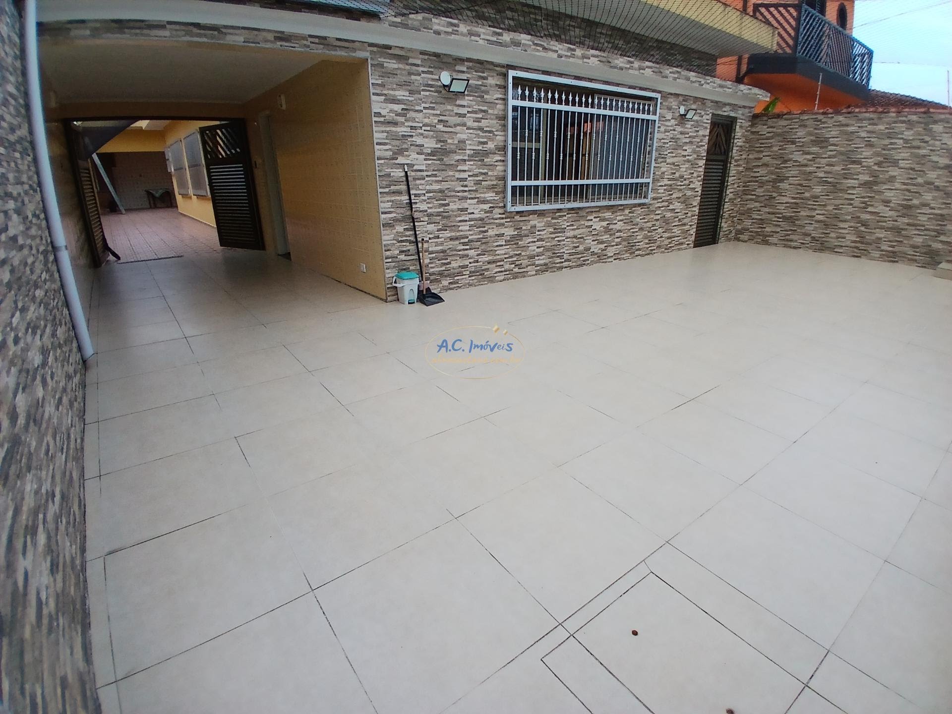 Casa à venda com 3 quartos, 2 banheiros, 4 vagas e 130m² no Caiçara, Praia Grande — foto principal