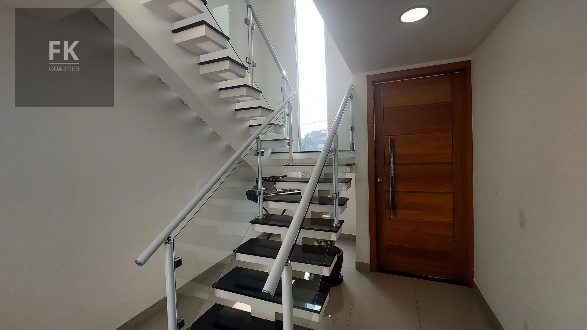 Casa à venda com 3 quartos, 3 suítes, 4 vagas e 268m² no Suru, Santana de Parnaíba (SP) — foto 27 de 29