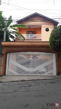 Casa Sobrado em Alto da Mooca - São Paulo, SP., aceita permuta por imóvel menor.