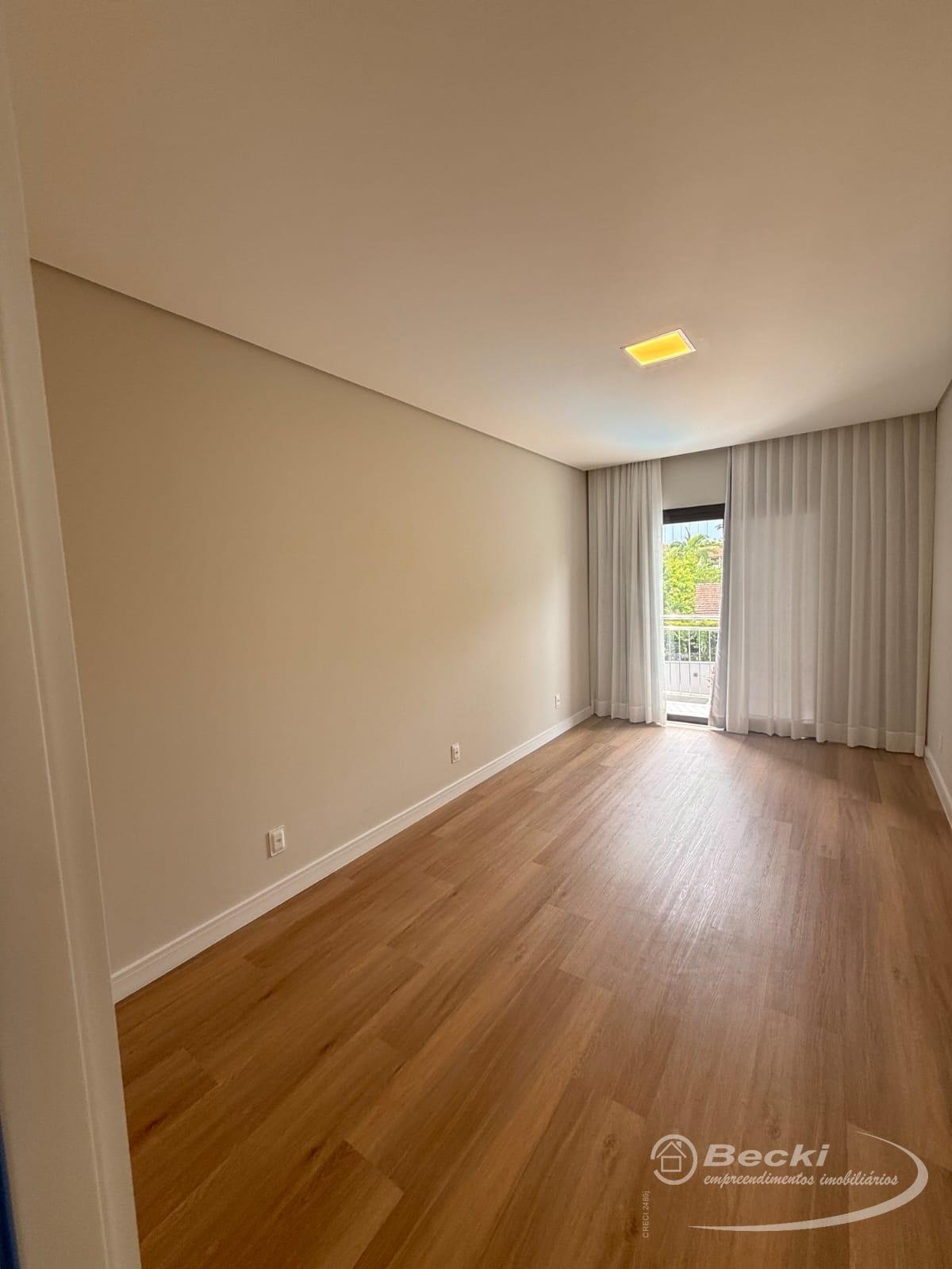 Casa à venda com 3 quartos, 1 suíte, 2 vagas e 179m² no América, Joinville (SC) — foto 13 de 19