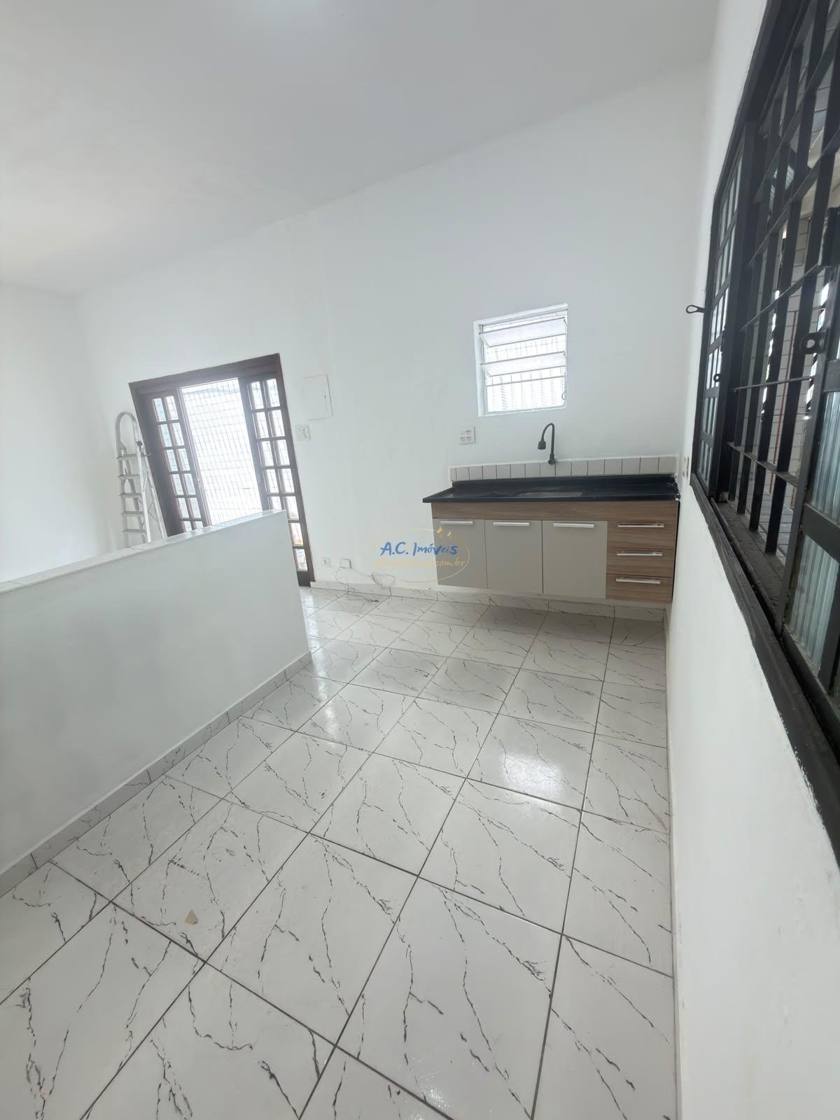 Casa à venda com 2 quartos, 1 banheiro, 2 vagas e 62m² no Guilhermina, Praia Grande (SP) — foto 3 de 11