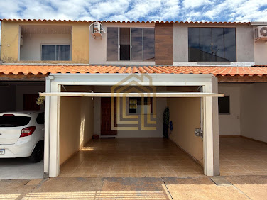Sobrado à Venda no bairro Cancelli, Cascavel: 2 Quartos, 62m², R$290mil