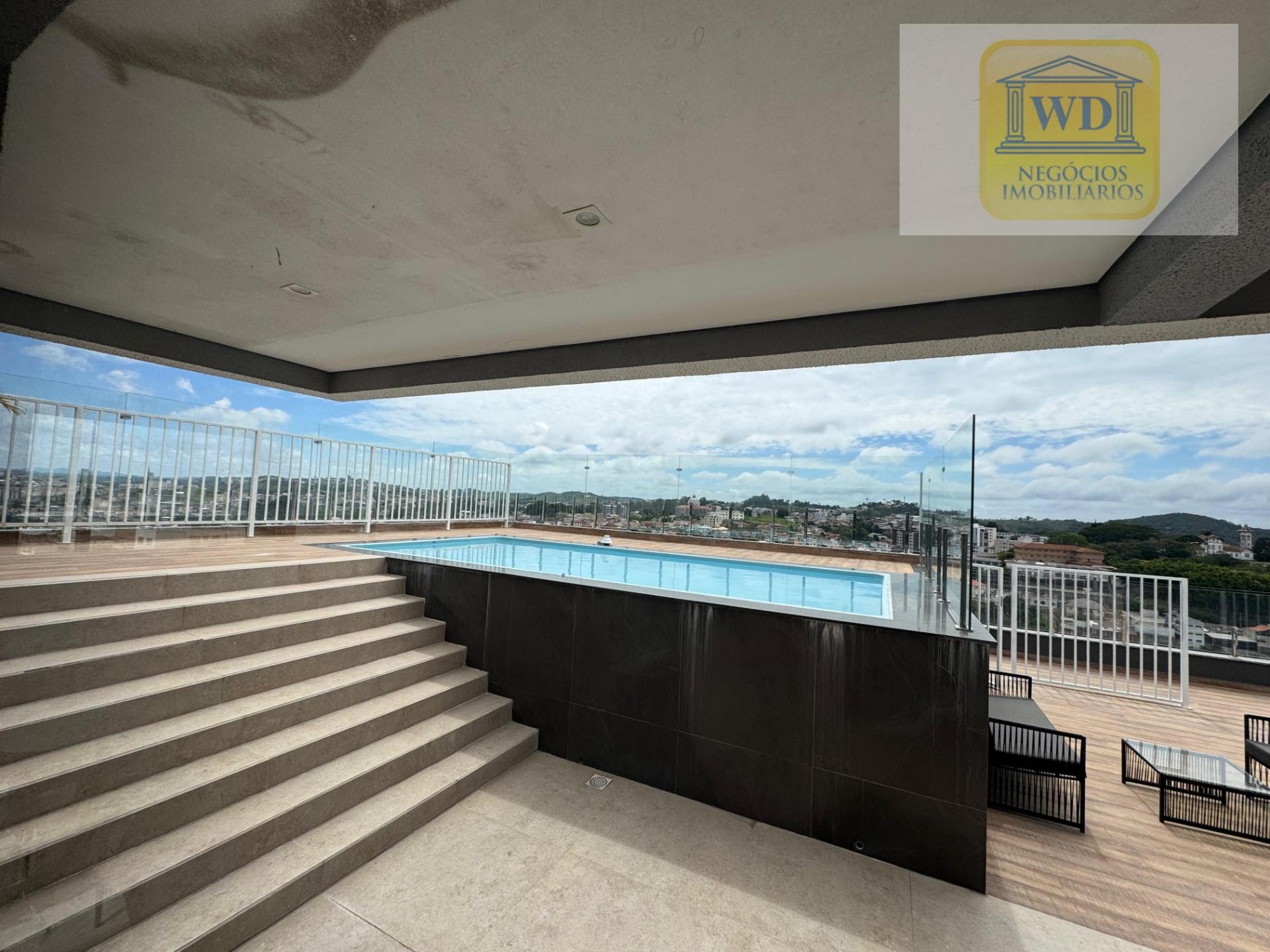Piscina do prédio - área comum