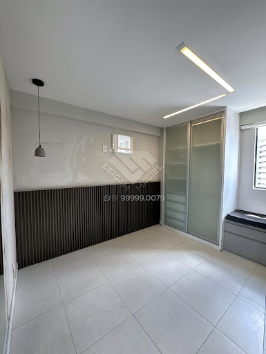 Compre Apartamento à venda em Casa Forte com 106m², reformado, 3 quartos (2 suítes) e lazer completo na Estrada das Ubaias. Agende visita com Leicam Maciel.