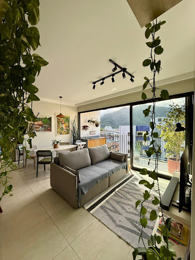 Apartamento mobiliado de 2 dormitórios no Centro de Ubatuba