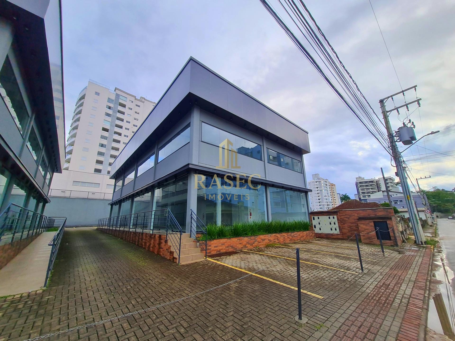 Comercial para alugar com 2 banheiros e 400m² no Centro I, Brusque — foto principal