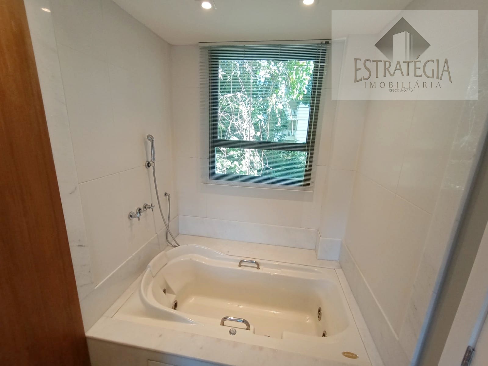 Apartamento à venda com 4 quartos, 2 suítes, 3 vagas e 250m² no Centro, Petrópolis (RJ) — foto 28 de 30