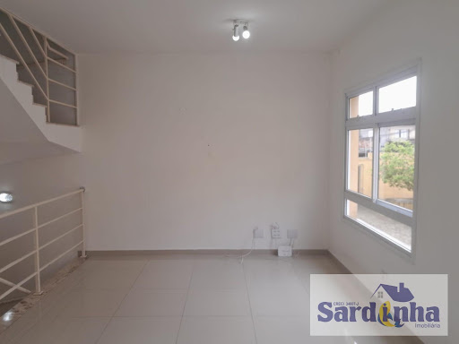 Casa em Jardim Oliveiras, Taboão da Serra: 3 Quartos, 1 Suíte
