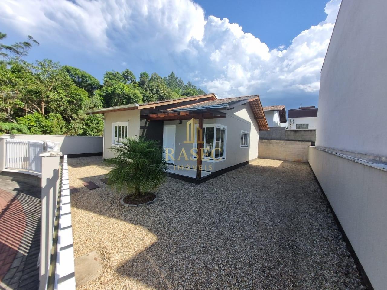 Casa para alugar com 3 quartos, 1 suíte, 2 vagas e 80m² no Cedrinho, Brusque (SC) — foto 2 de 14