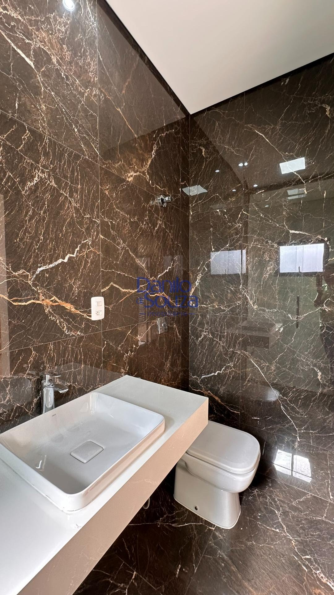 Casa à venda com 3 suítes, 4 vagas e 360m² no Villagio Park, Araxá (MG) — foto 15 de 18