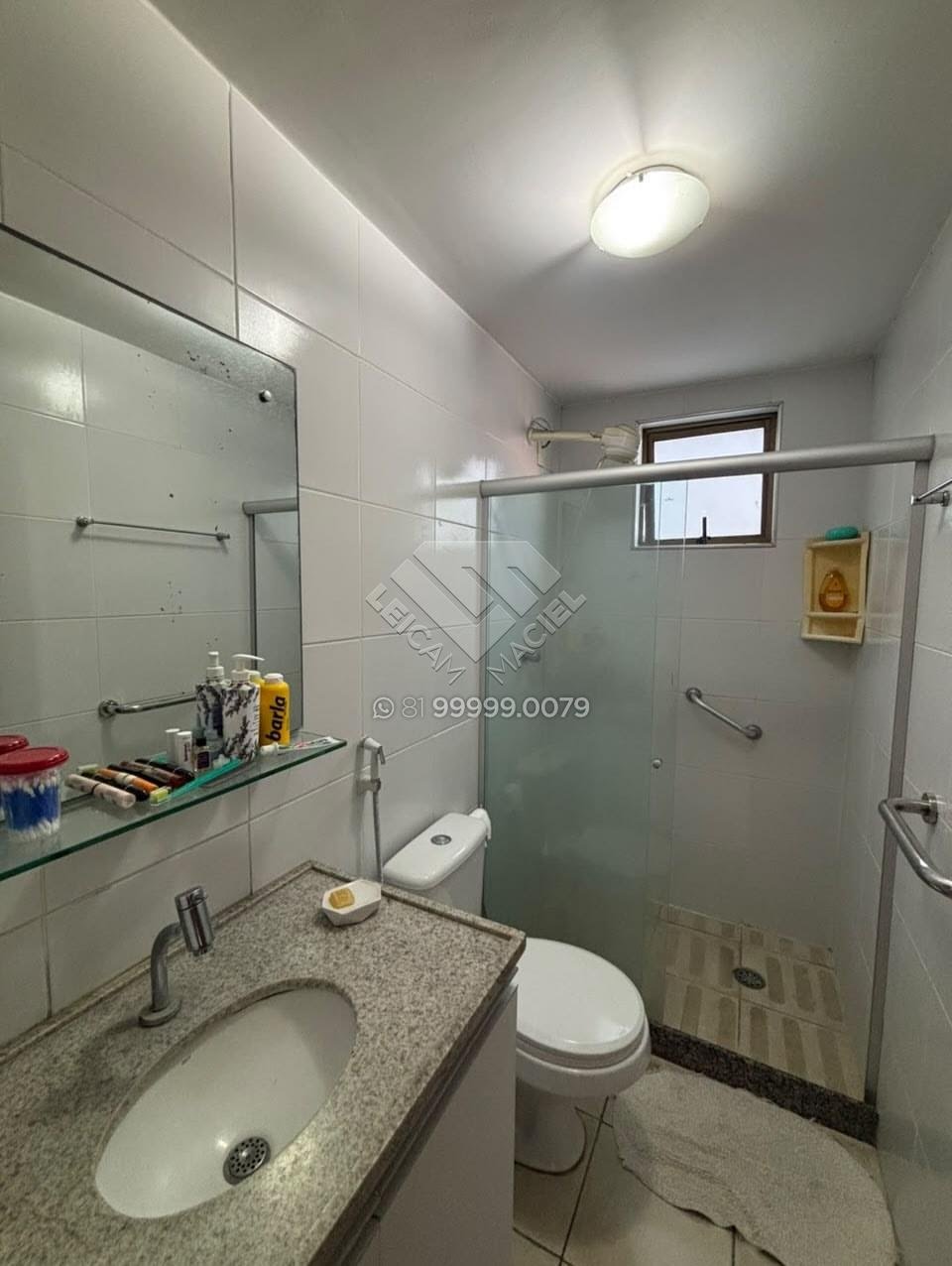 Compre Apartamento à venda em Casa Forte, Recife. 80m², 3 quartos (2 suítes), sala ampliada e área de lazer completa no Edf. Álamo. Agende visita hoje com Leicam Maciel