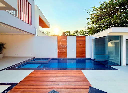 Piscina da casa à venda no Rio Mar