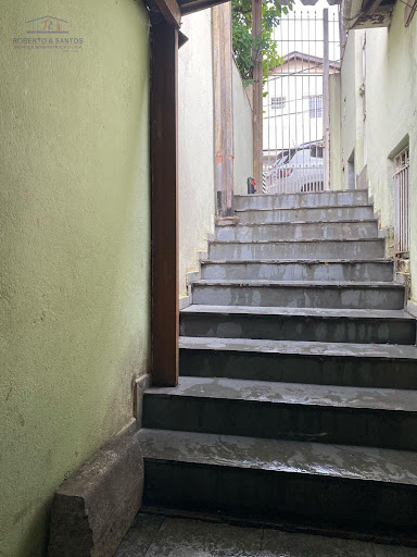 Escadas de acesso à casa