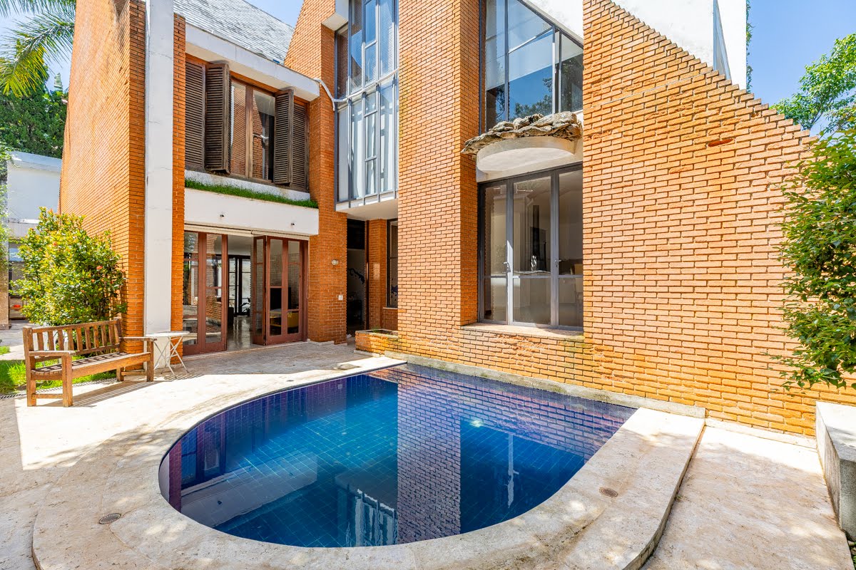 Casa à Venda Rua Guilherme Moura, Alto de Pinheiros/SP