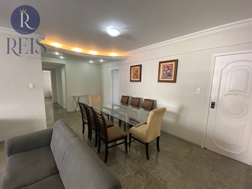 Sala de Jantar: Mesa 8 Cadeiras e Aparador