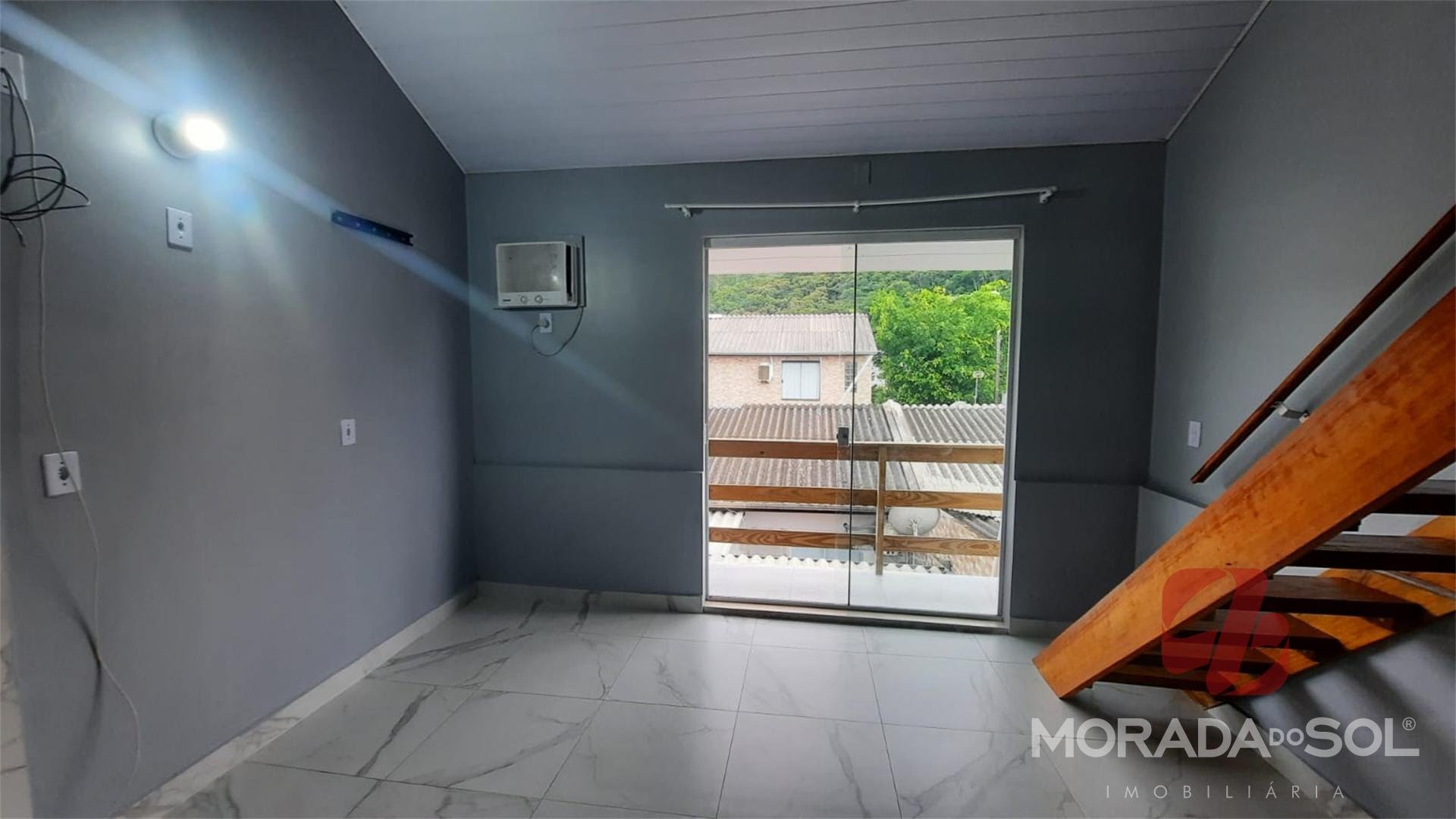 Sala com acesso à sacada
