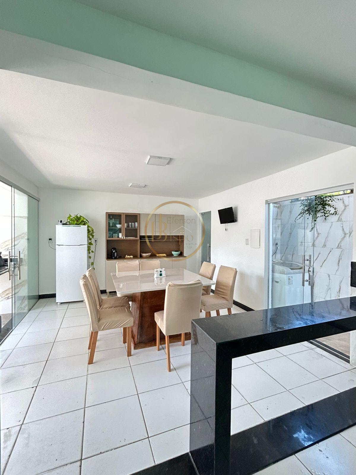 Casa à venda com 4 quartos, 4 suítes, 1 vaga e 200m² no Praia de Taperapuã, Porto Seguro (BA) — foto 6 de 24