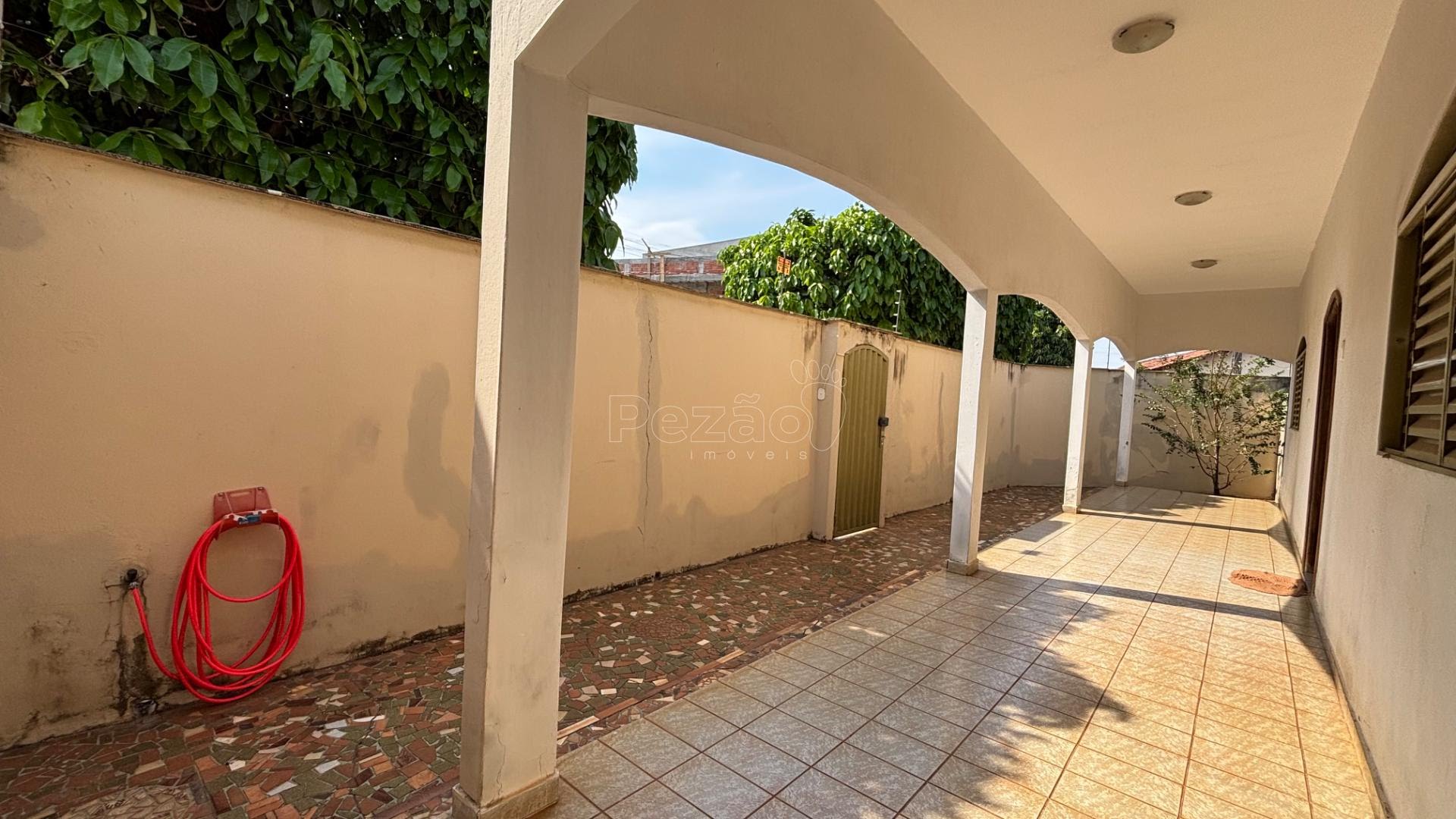 Casa à venda com 4 quartos, 1 suíte, 2 vagas e 236m² no Joaquim da Silva, Itapuranga (GO) — foto 2 de 26