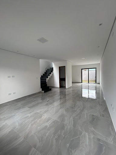 Casa Sobrado em Vila Cecilia  -  Mogi das Cruzes