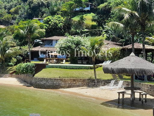 Casa na Praia para Temporada em Angra dos Reis / RJ no bairro Itanema