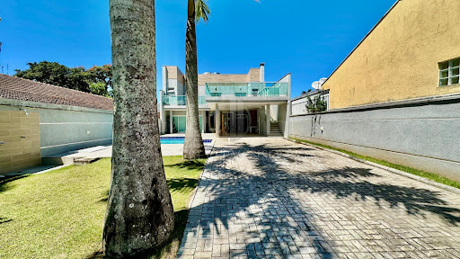 Sobrado à venda no Centro de Guaratuba | 7 dorms, 6 suítes