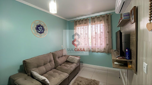 Apartamento com 2 dormitórios, porcelanato em todo o apartamento, sala, cozinha, lavanderia e vaga de garagem coberta. Salão de festas com churrasqueira.