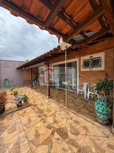 Casa em Jardim Cinelândia  -  Santa Rita do Passa Quatro