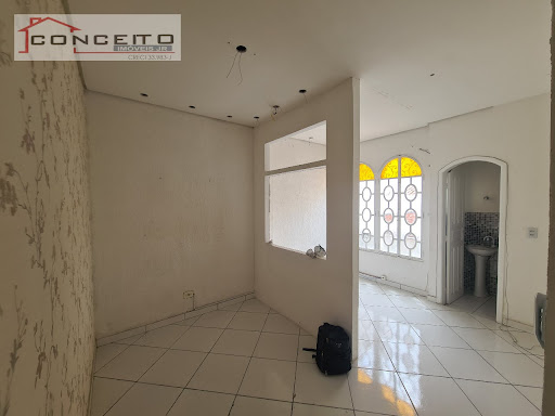 Sala Comercial 15m² com banheiro.
