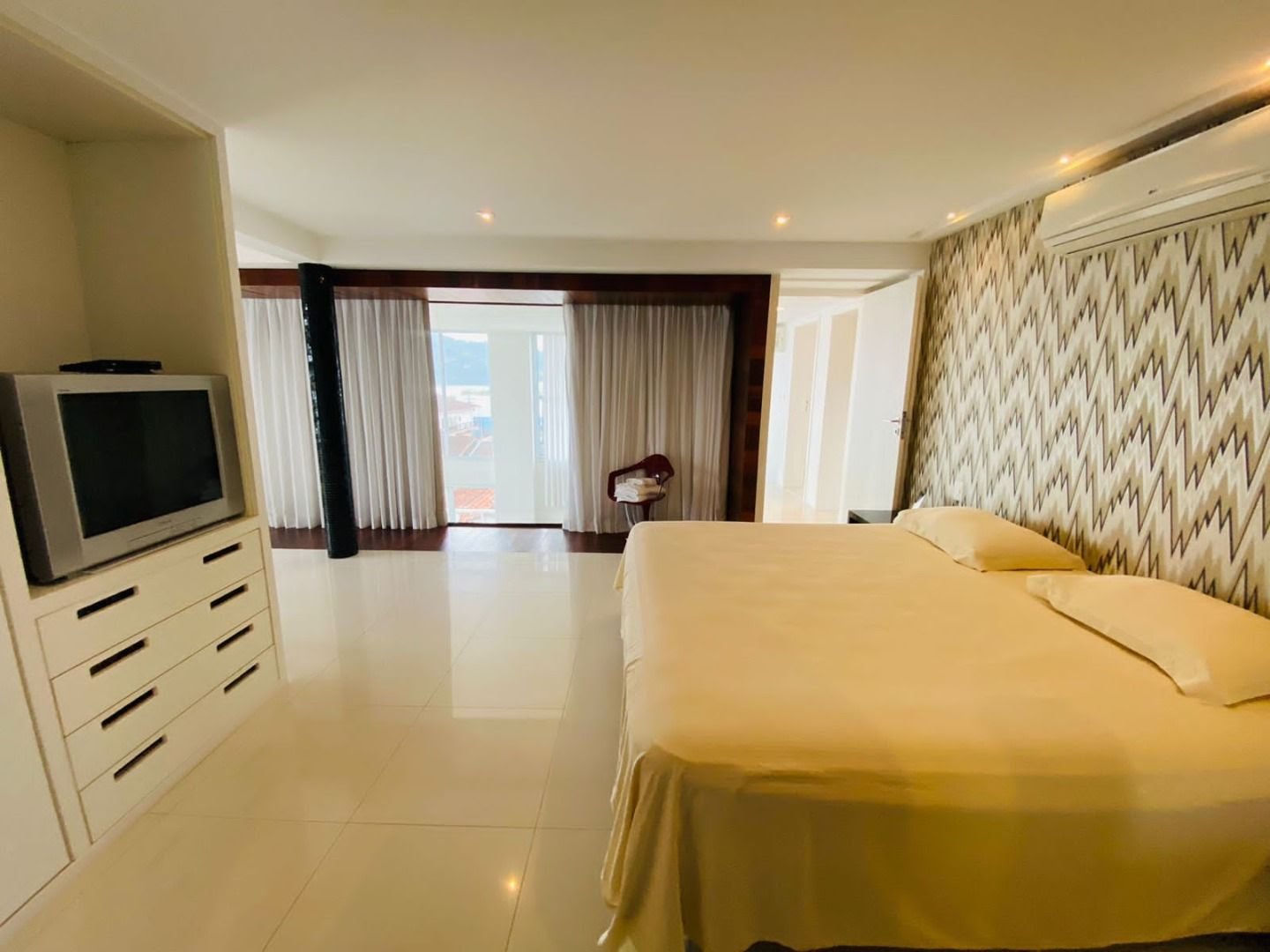 Apartamento à venda com 4 quartos, 5 banheiros, 2 vagas e 200m² no Praia de Itaguá, Ubatuba (SP) — foto 21 de 24