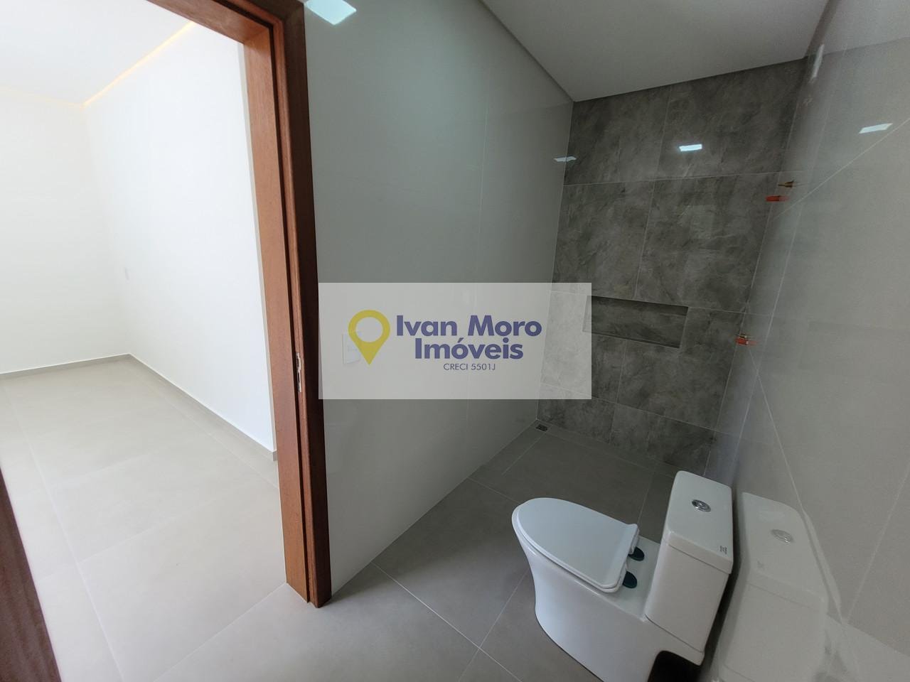 Casa à venda com 4 quartos, 3 suítes, 4 vagas e 270m² no São João do Rio Vermelho, Florianópolis (SC) — foto 24 de 27