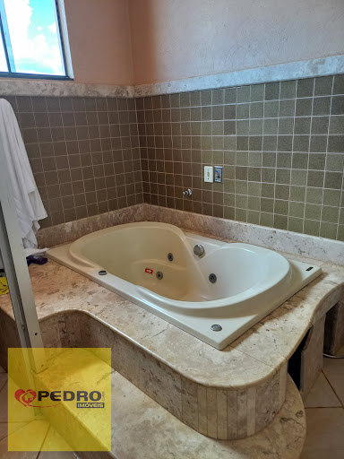 Banheira de hidromassagem da suíte principal 