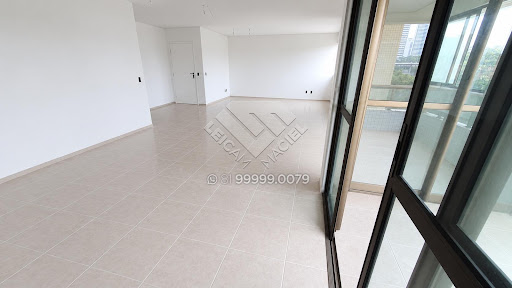 Compre apartamento à venda na Torre, edf. Saint André, com 208m², laser completo, 4 quartos todos suite, 3 vagas de garagem. Agende visita com Leicam Maciel.