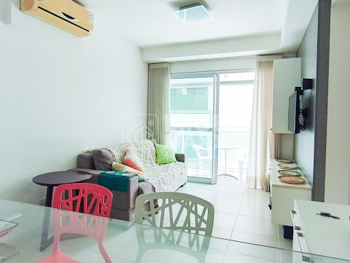 Sala de jantar, TV e varanda