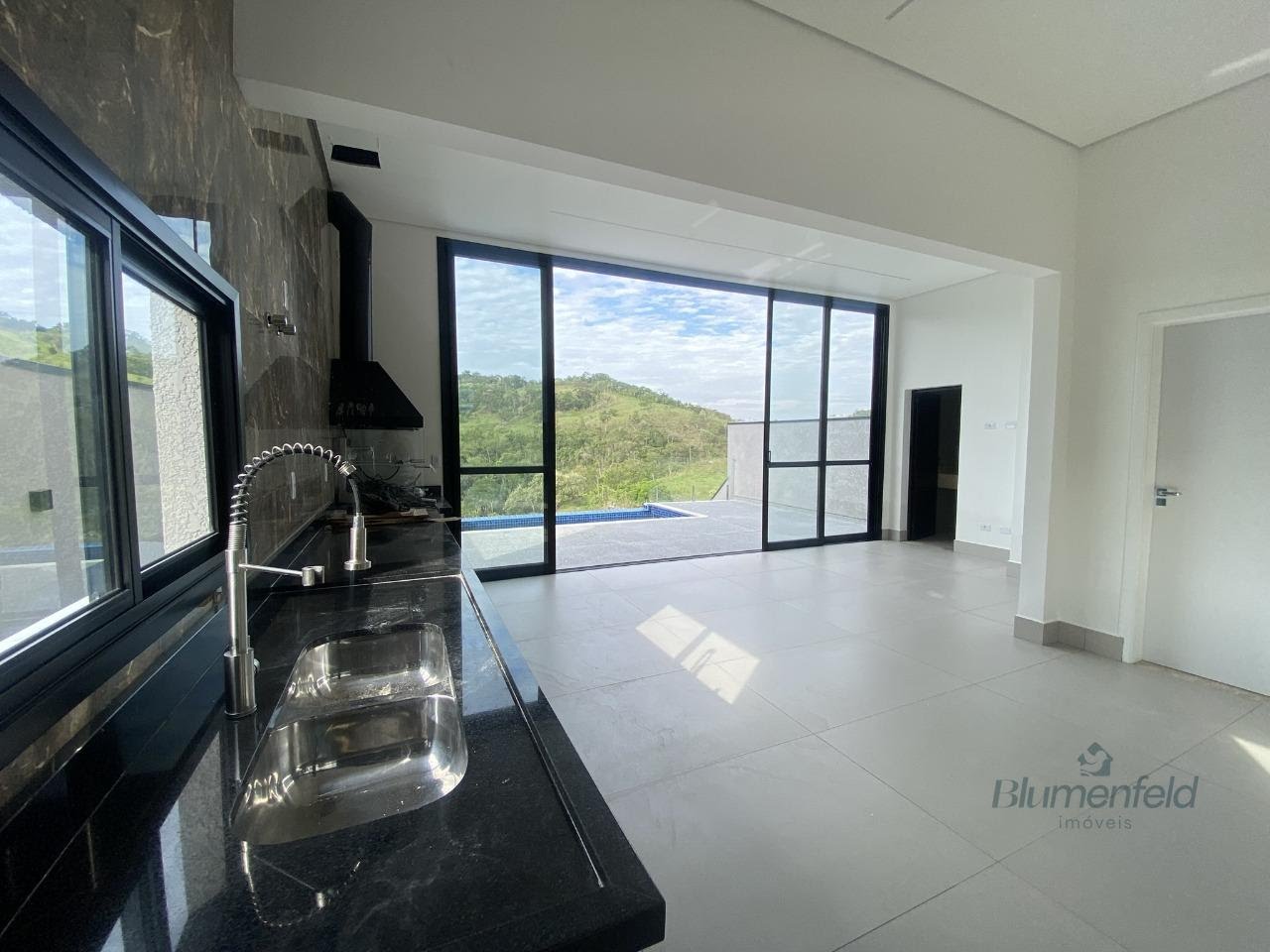 Casa à venda com 3 quartos, 3 suítes, 4 vagas e 230m² no Parque Santa Tereza, Santa Isabel (SP) — foto 3 de 21